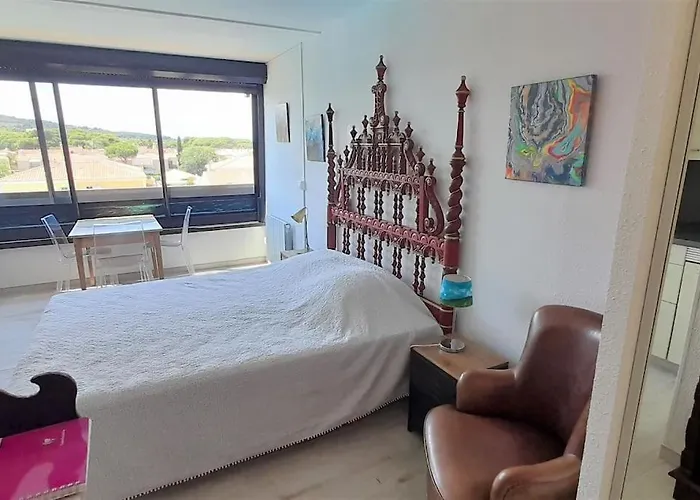 320, Port Vénus Au Village Naturiste * Agde